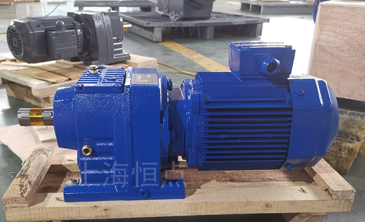 R47系列減速機配電機，藍色油漆實物照片
