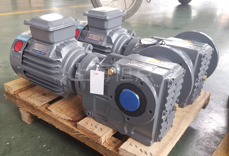 KAF37系列減速機 輸入配電機 輸出通孔+左側法蘭 實物