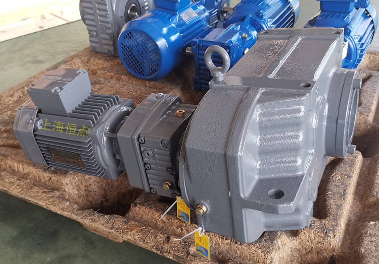  FAZ77R37雙級減速機，通孔+小法蘭輸出，實物圖如下