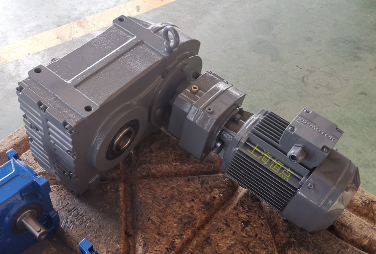  FAZ77R37雙級減速機，通孔+小法蘭輸出，實物圖