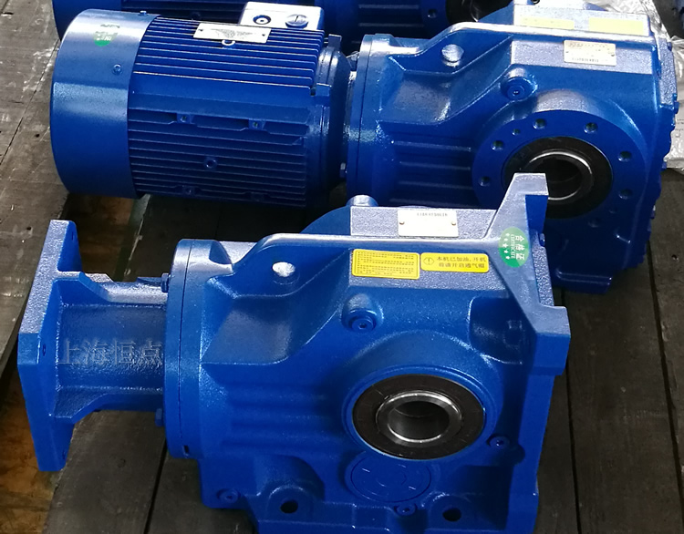 K系列減速機 輸入配伺服方法蘭與普通圓法蘭同框比較實物圖